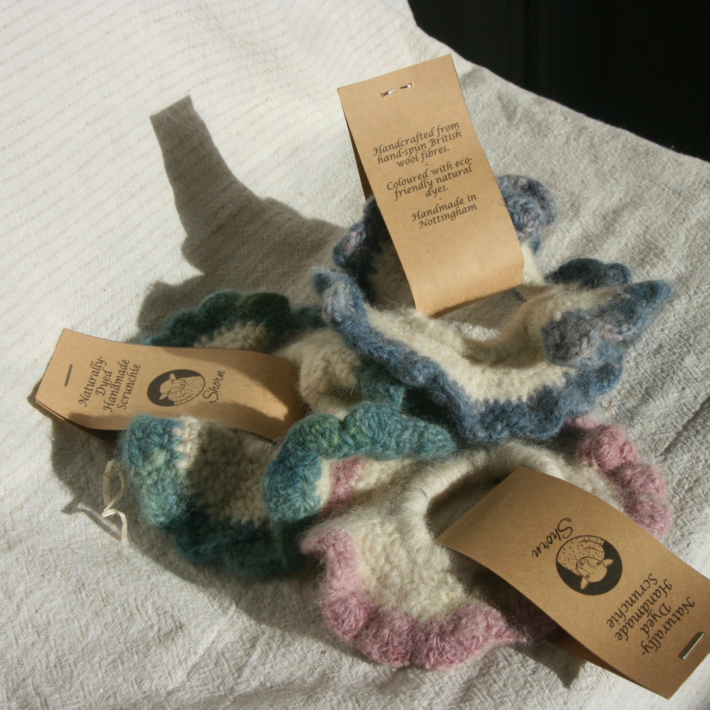 Scrunchie - Coloured Scalloped Edge