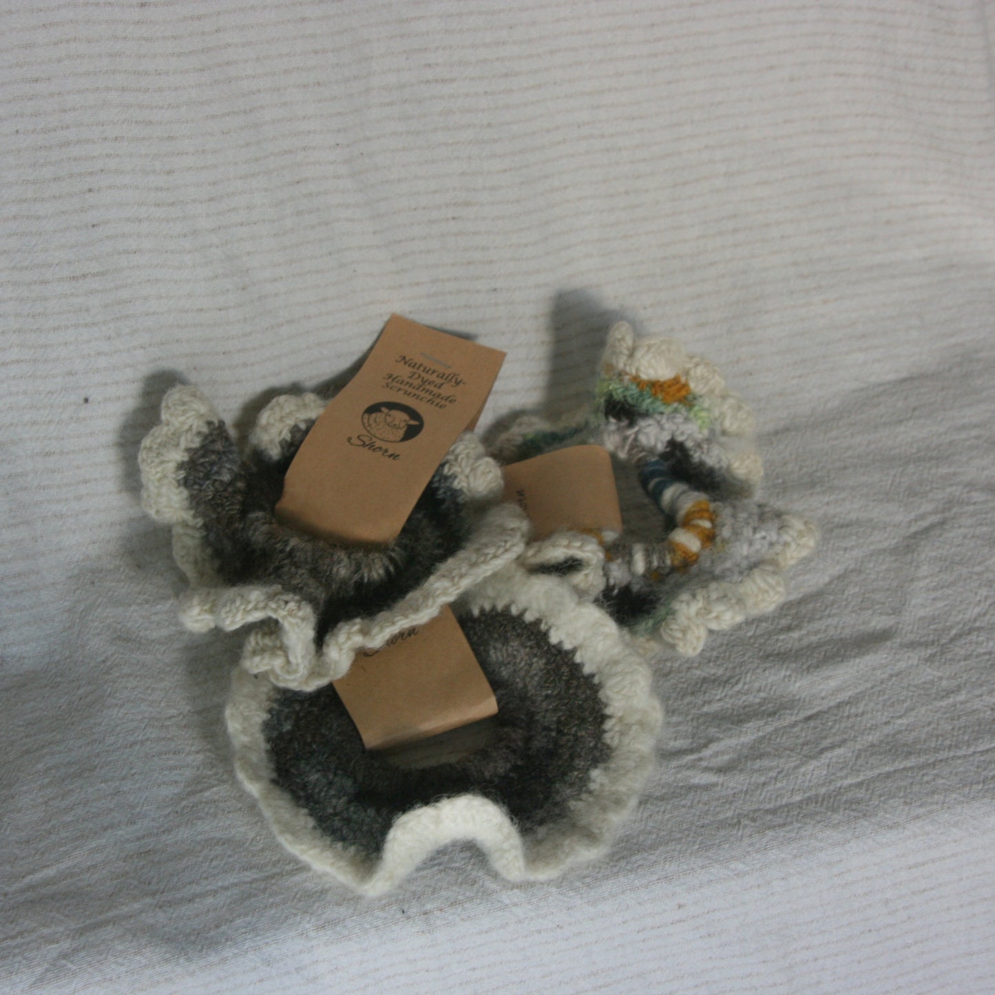 Scrunchie - White Scalloped Edge