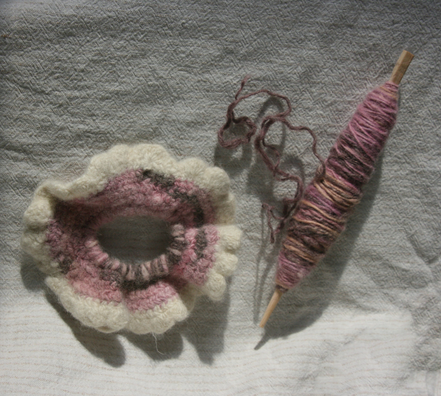 Scrunchie - White Scalloped Edge