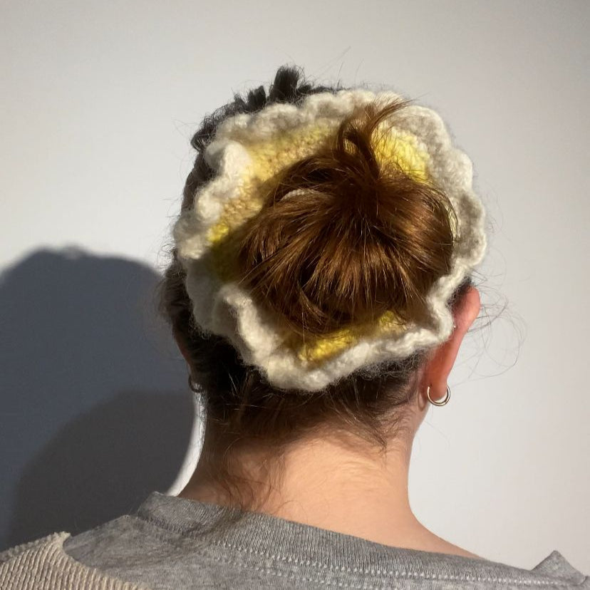 Scrunchie - White Scalloped Edge