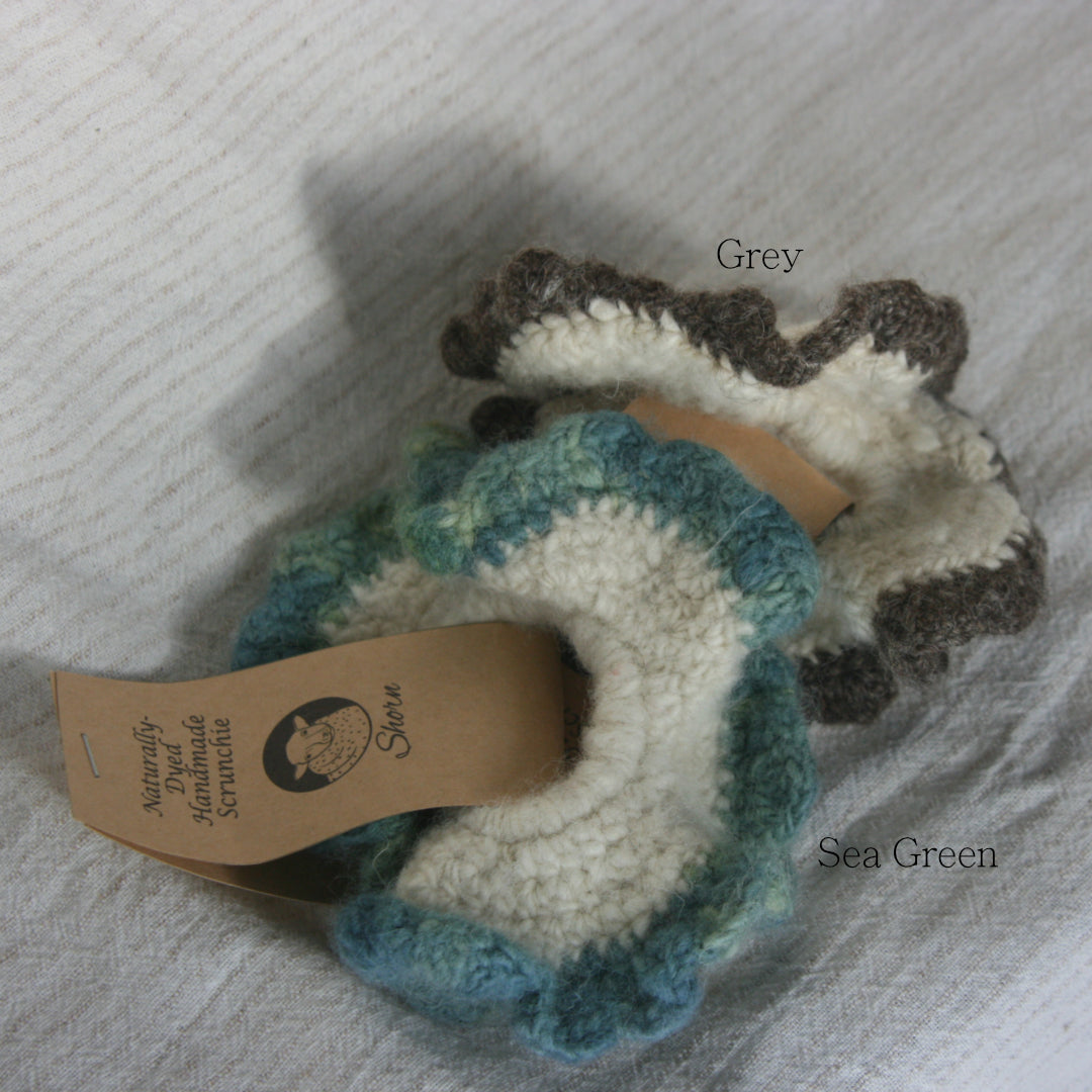 Scrunchie - Coloured Scalloped Edge