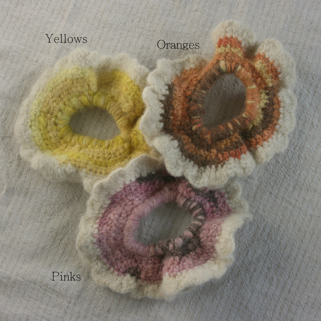 Scrunchie - White Scalloped Edge